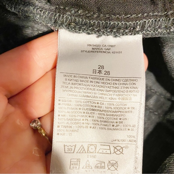 GAP | Slim Shorts in Washed Black, Cut-off Jean Short, Raw Hem Sz. 28 - Picture 4 of 7